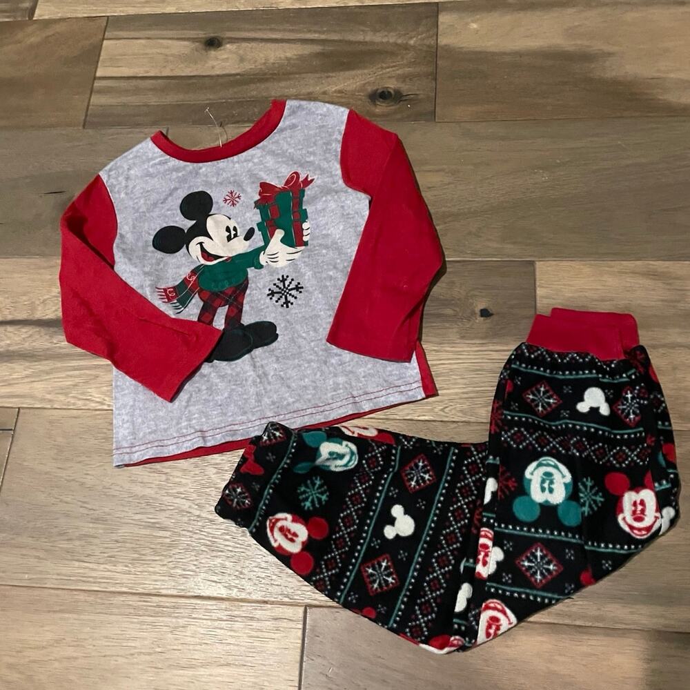 Disney Boys or Girl's unisex Mickey Mouse Christmas pajama set size: 4